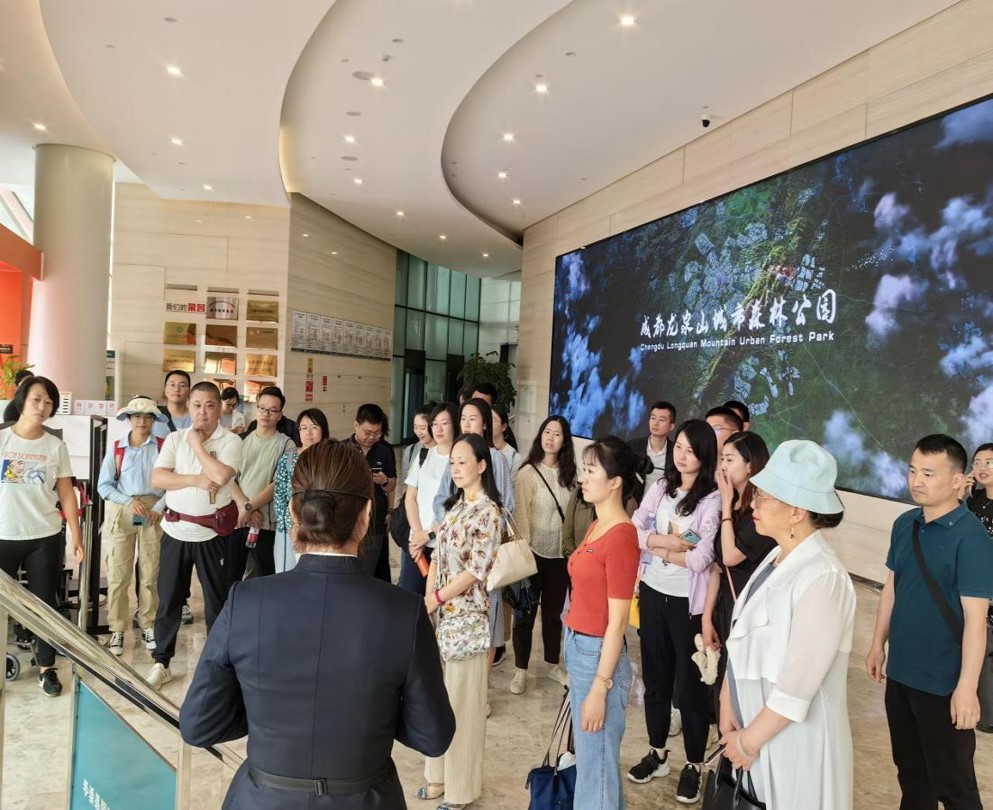 商学院组织教职工开展团建活动 - 四川大学商学院